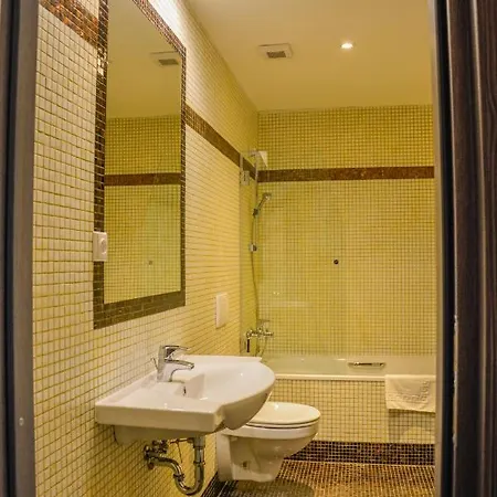 Praha Hotel 3*
