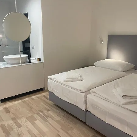 Praha Hotel 3*