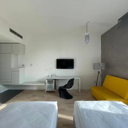 Praha Hotel 3*