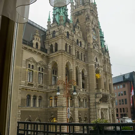 Praha 4* Liberec