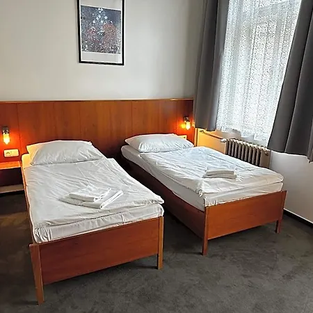מלון Praha 4*