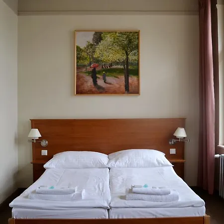 Praha Hotel 3*